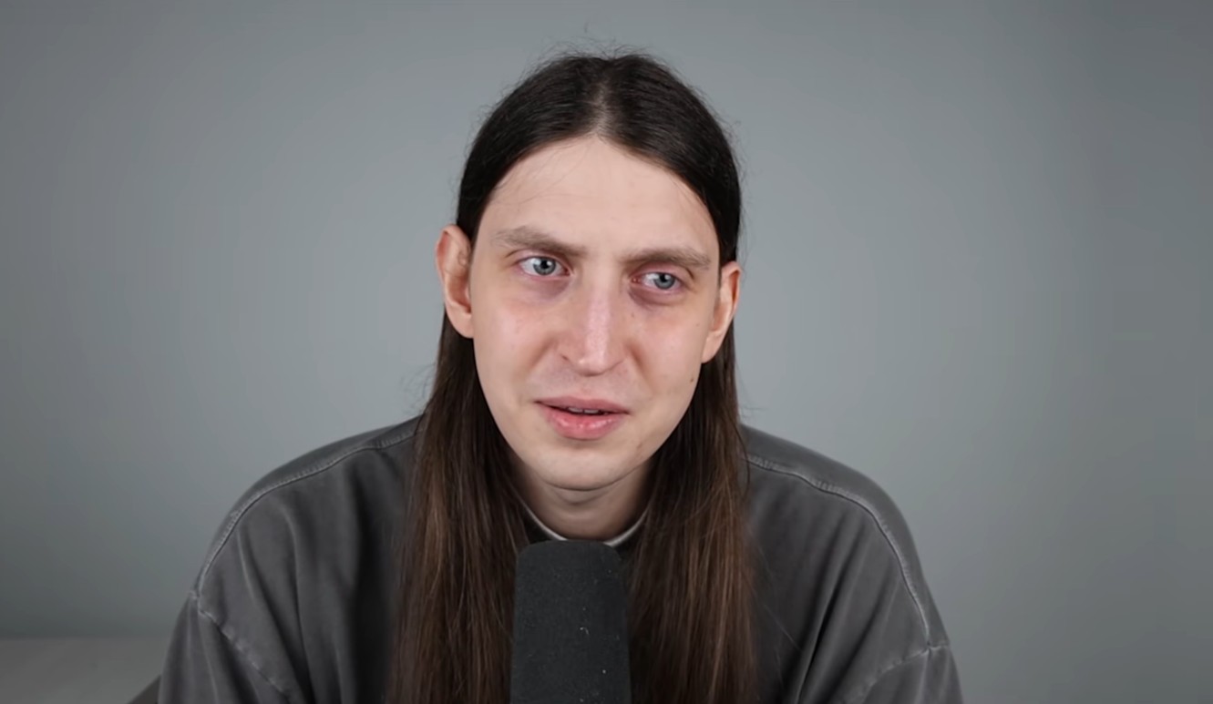 Felca volta ao YouTube um ano depois e expõe traumas que ninguém sabia