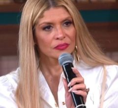 Carol Lekker anuncia morte de Rick Sollo para Adryana ao vivo e web vai ao chão