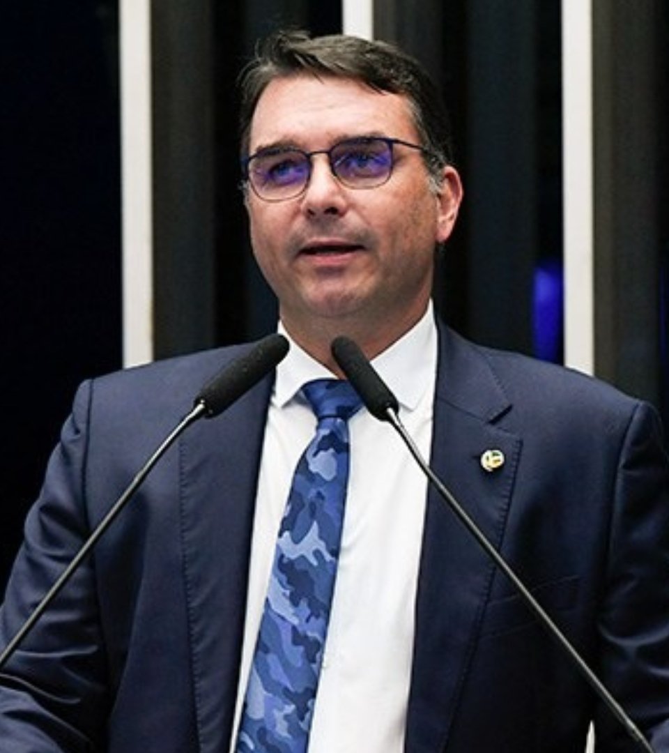 EUA mandou Flávio Bolsonaro apagar "presidente eleito" da carta