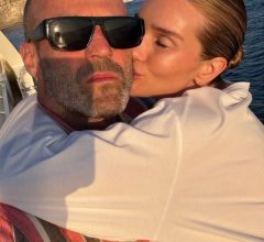 Rosie Huntington-Whiteley volta à Victoria's Secret depois de 16 anos com filhos na plateia