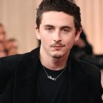Timothée Chalamet ignora modelos, mas pira quando Kylie Jenner desfila com sutiã de US$ 50 milhões