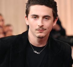 Timothée Chalamet ignora modelos, mas pira quando Kylie Jenner desfila com sutiã de US$ 50 milhões