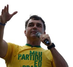Aliado de Trump anuncia fuga de Flávio Bolsonaro para os EUA com nome de operação