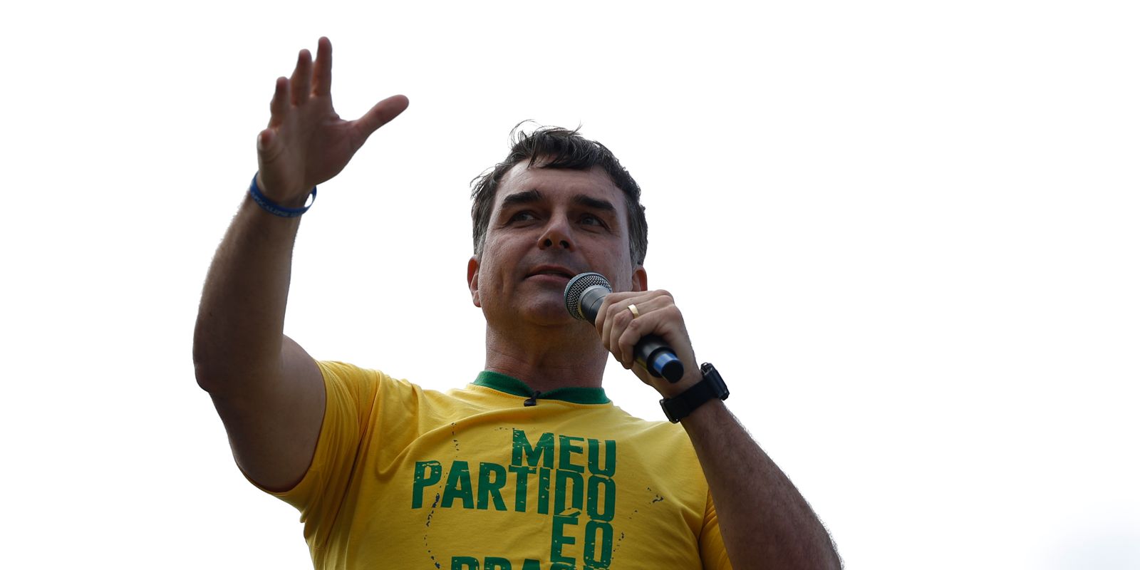 Aliado de Trump anuncia fuga de Flávio Bolsonaro para os EUA com nome de operação
