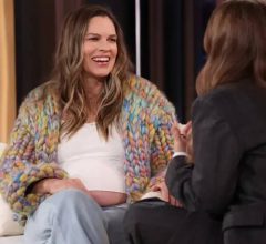 Hilary Swank expõe padrão duplo em gravidez aos 52 anos