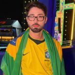 Rico chora no avião e já anuncia retorno para se candidatar pelo PL