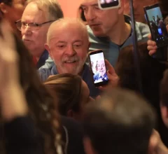 Lula reeleito mira regulação de plataformas: "crime digital tem que ser tratado igual crime na vida real"