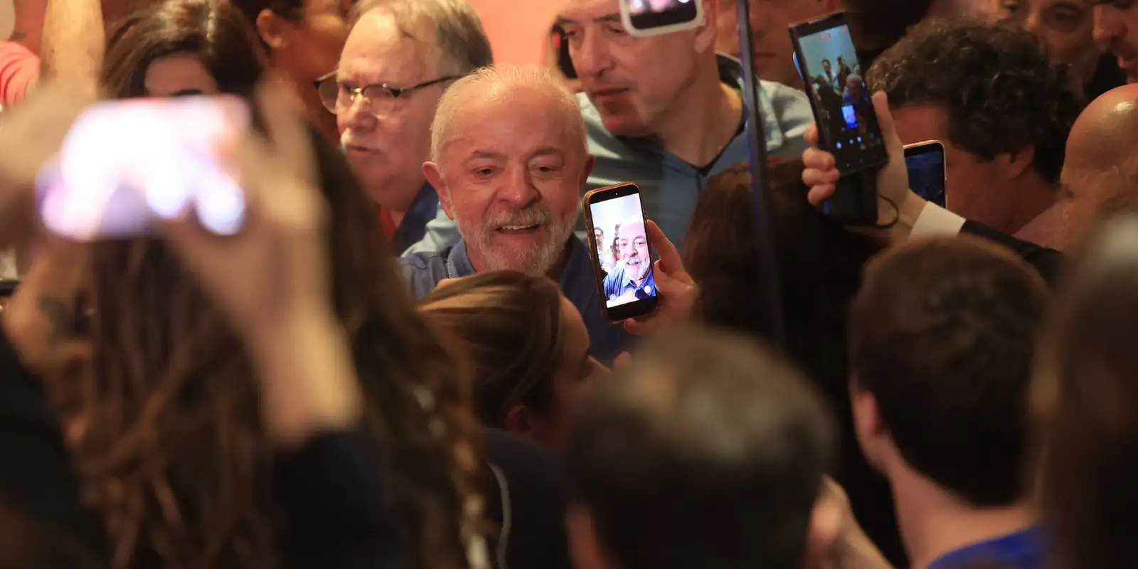 Lula reeleito mira regulação de plataformas: "crime digital tem que ser tratado igual crime na vida real"