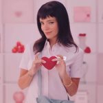 Lily Allen lança coleção de brinquedos sexuais com calendário do advento