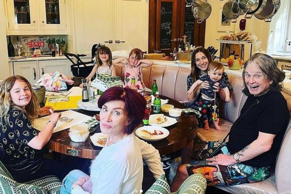 Sharon e Kelly Osbourne cortam contato após morte de Ozzy