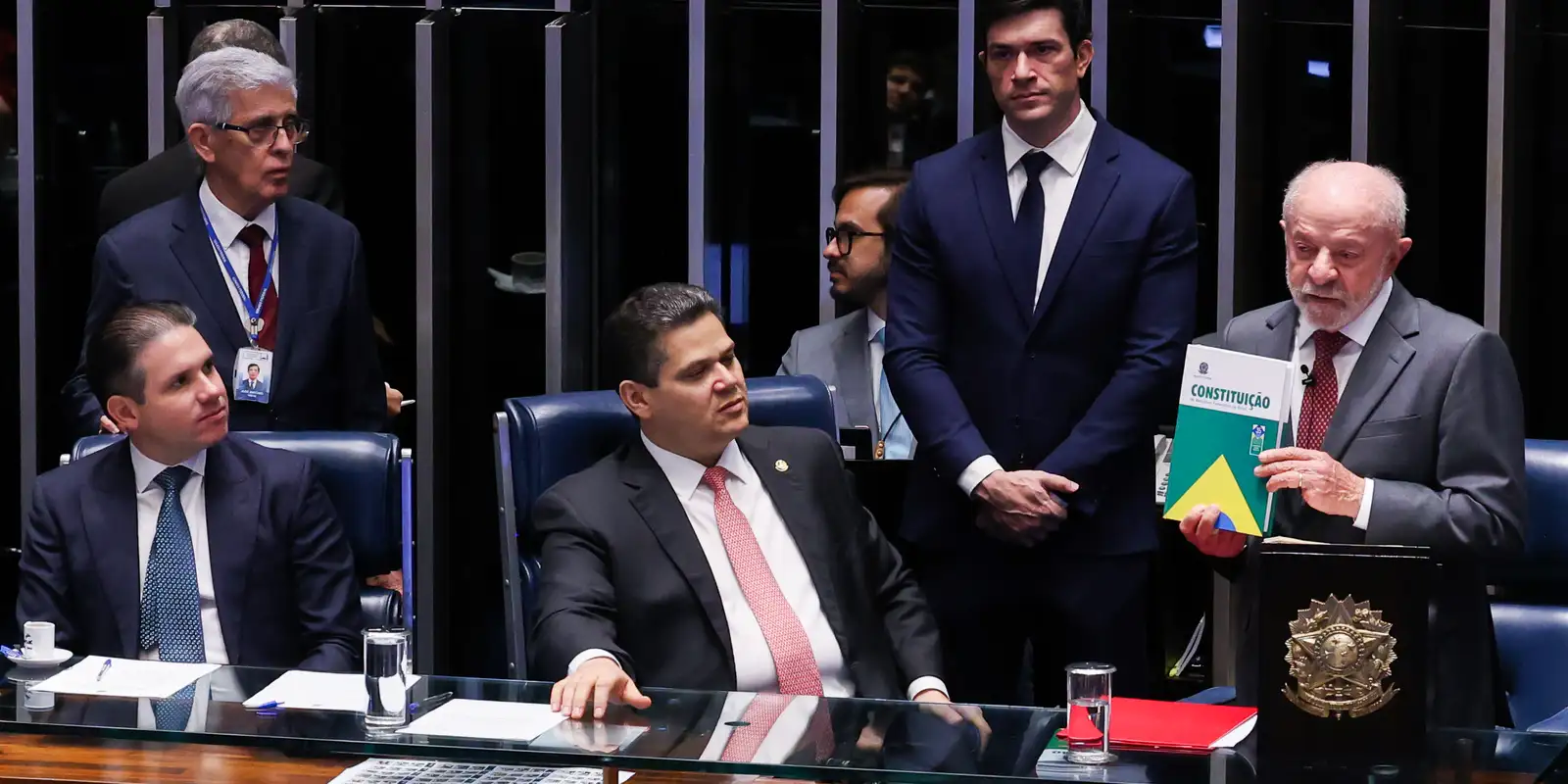 Agentes de saúde conseguem aposentadoria especial após 5 anos no Congresso